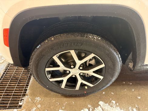 New 2026 Jeep Grand Cherokee Limited image 9