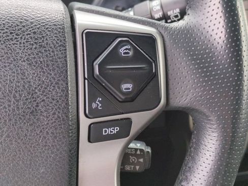 Used 2018 Toyota 4Runner SR5 AWD/4WD image 17