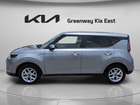 Used 2025 Kia Soul LX w/ LX Technology Package FWD image 9