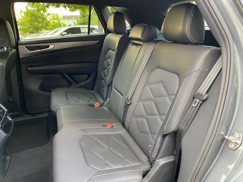 Used 2025 Volkswagen Atlas Cross Sport SE AWD/4WD image 25