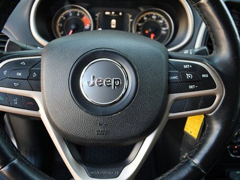 Used 2017 Jeep Cherokee Altitude AWD/4WD image 30