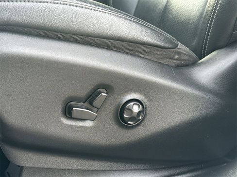 Used 2020 Chrysler Pacifica Touring-L w/ Advanced Safetytec Group image 14