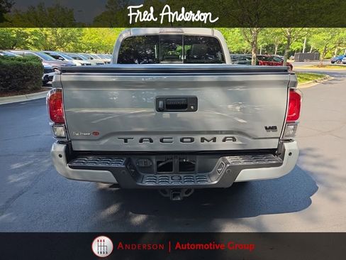 Used 2020 Toyota Tacoma TRD Sport w/ TRD Premium Sport Package AWD/4WD image 11