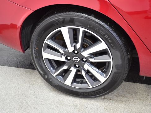 Used 2025 Nissan Versa SV FWD image 33