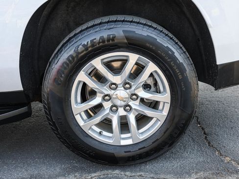 Used 2024 Chevrolet Suburban LT AWD/4WD image 31