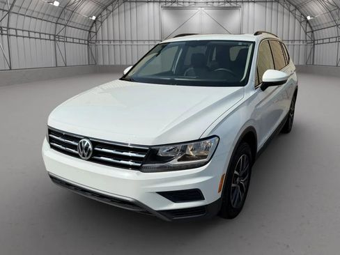 Used 2020 Volkswagen Tiguan SE w/ Panoramic Sunroof Package image 10