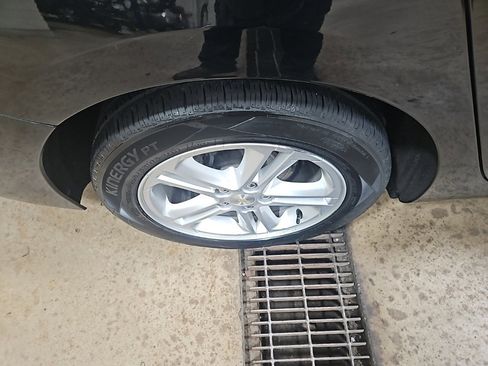 Used 2017 Chevrolet Cruze LT w/ Sun And Sound Package image 11