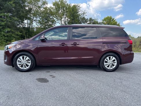 Used 2016 Kia Sedona LX w/ Option Group 020 FWD image 2
