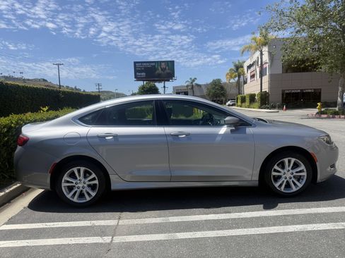 Used 2015 Chrysler 200 Limited FWD image 3