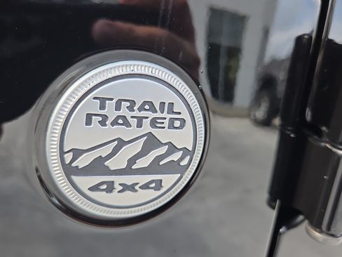 Used 2020 Jeep Gladiator Overland w/ LED Lighting Group AWD/4WD image 32