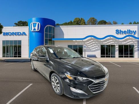 Used 2024 Chevrolet Malibu LT image 2