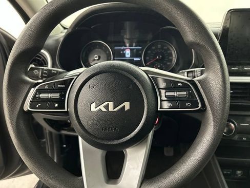 Used 2022 Kia Forte LXS w/ LXS Technology Package FWD image 6