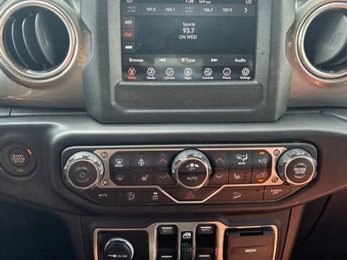 Used 2019 Jeep Wrangler Unlimited Sahara w/ Cold Weather Group AWD/4WD image 12