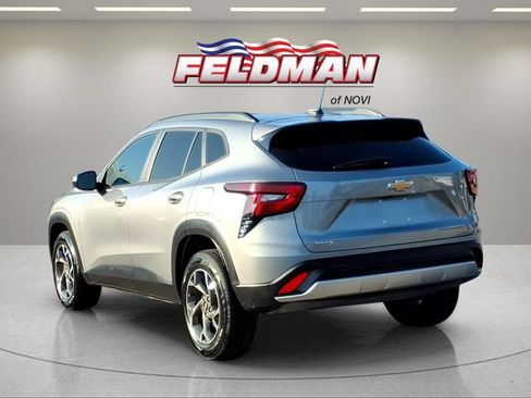 Used 2024 Chevrolet Trax LT w/ Driver Confidence Package FWD image 3