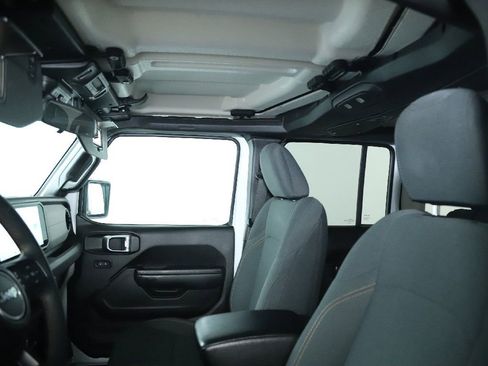 Used 2024 Jeep Wrangler Sport S image 19