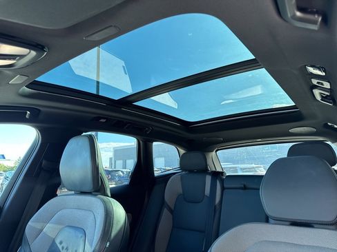 Used 2022 Volvo XC60 B5 R-Design image 15