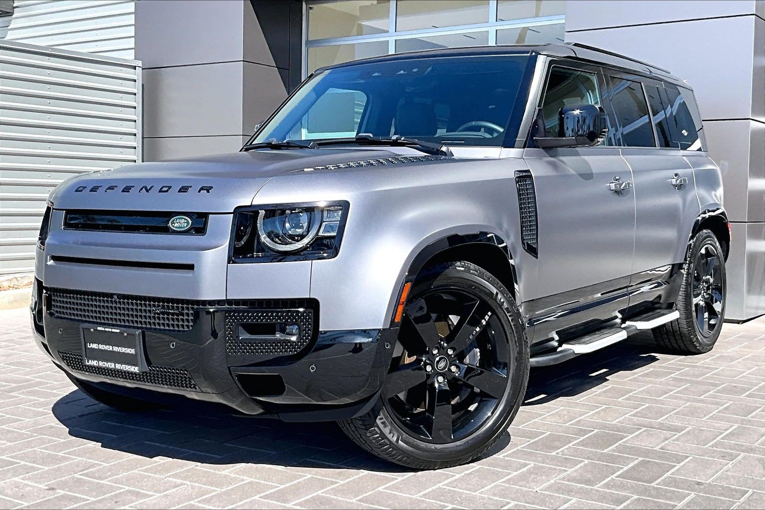 Used 2023 Land Rover Defender 110 X-Dynamic SE AWD/4WD image 1