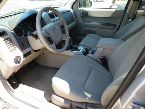 Used 2010 Ford Escape Limited FWD image 9