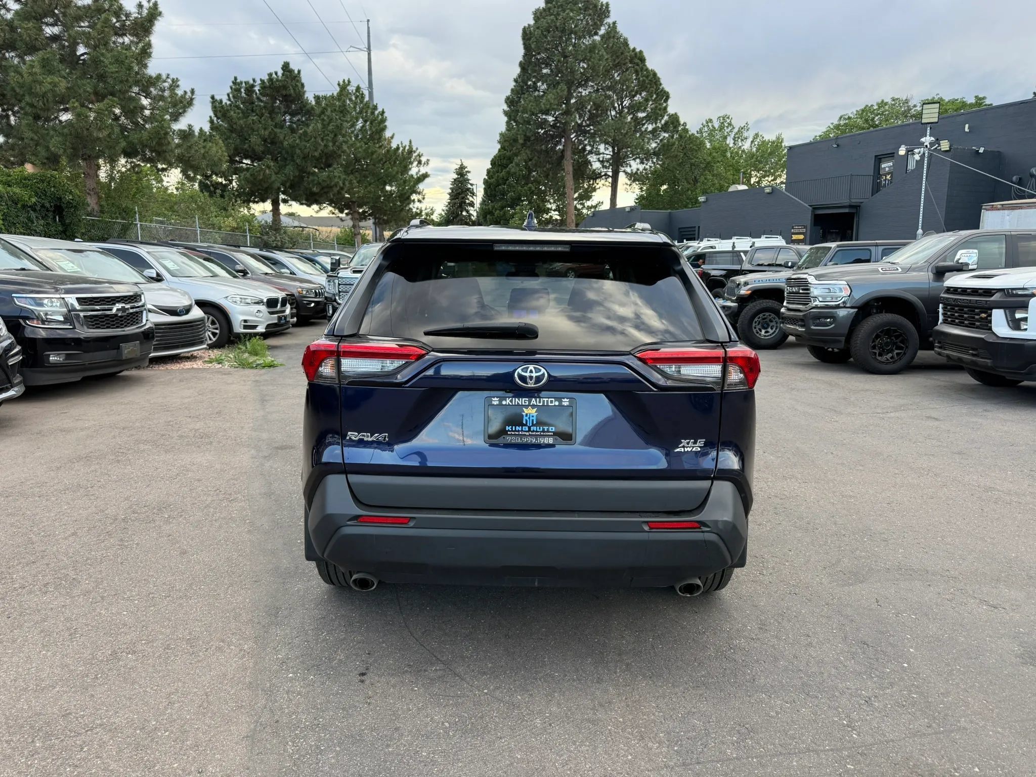 Used 2023 Toyota RAV4 XLE w/ Convenience Package FWD image 2