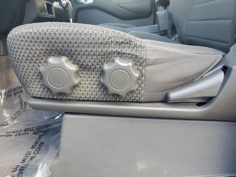 Used 2014 Nissan Frontier Desert Runner RWD image 22