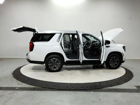 Used 2025 GMC Yukon Elevation RWD image 17