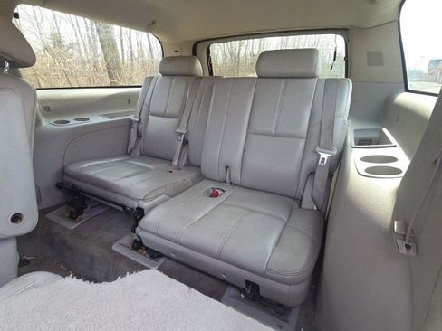 Used 2008 Chevrolet Suburban LT image 19