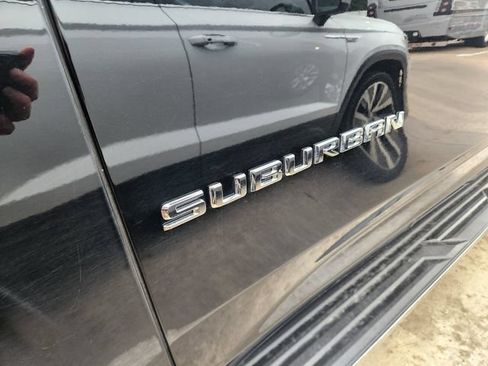 Used 2025 Chevrolet Suburban LS RWD image 10