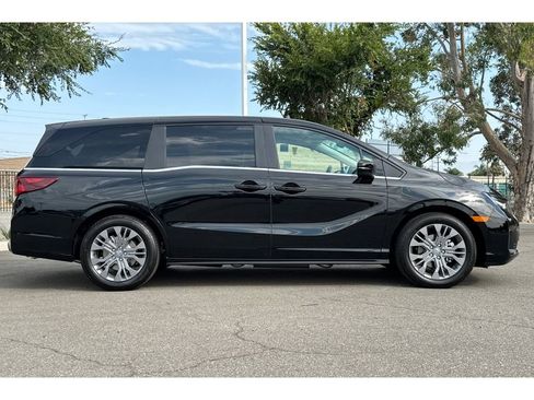 New 2025 Honda Odyssey Touring image 3