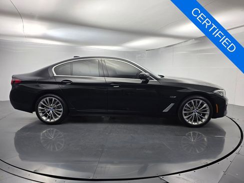 Used 2023 BMW 530e w/ Premium Package image 3