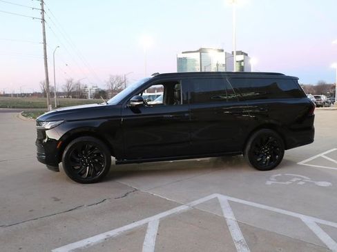 Used 2025 Lincoln Navigator L Reserve w/ Jet Appearance Package image 3