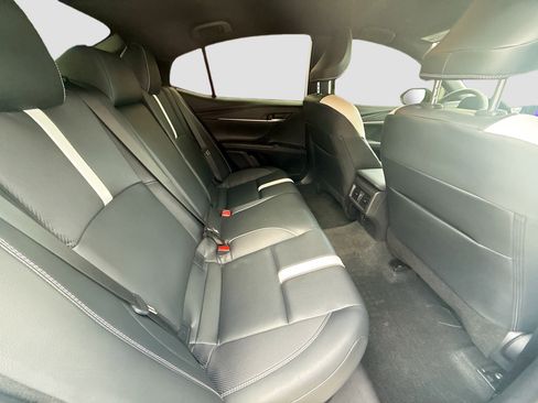 Used 2025 Toyota Camry SE image 26