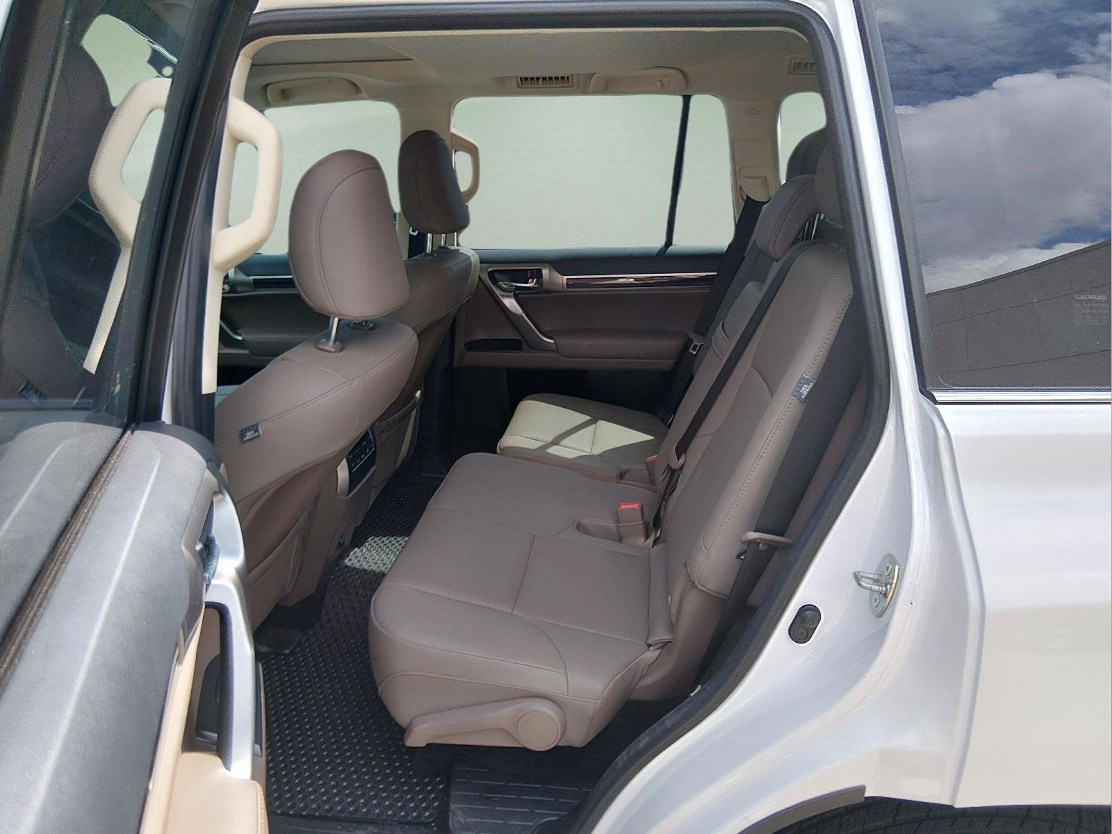 Used 2022 Lexus GX 460 Premium w/ Premium Package AWD/4WD image 12