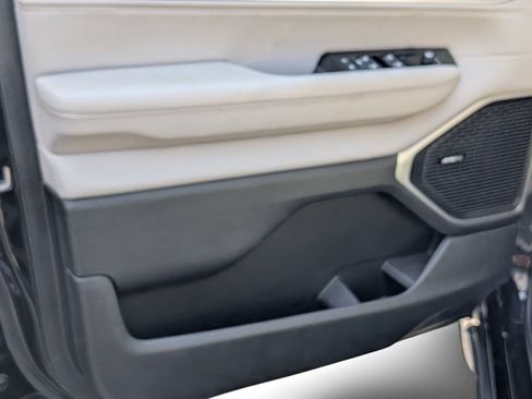 Used 2022 Jeep Wagoneer Series II AWD/4WD image 9
