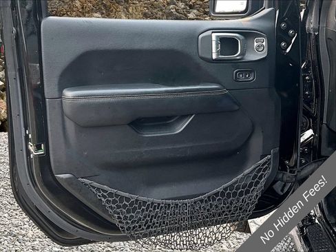 Used 2018 Jeep Wrangler Unlimited Sahara w/ Dual Top Group AWD/4WD image 20