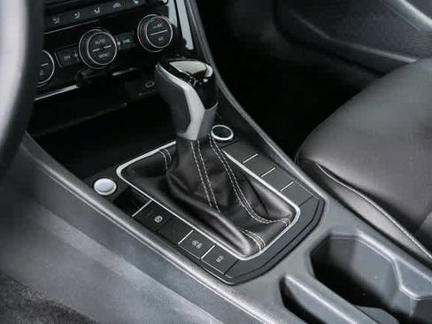 Used 2024 Volkswagen Jetta SE FWD image 19