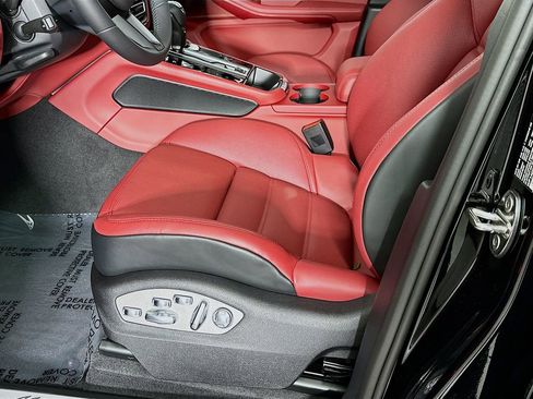 New 2026 Porsche Macan S image 22