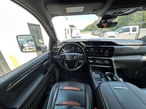 Used 2024 GMC Sierra 2500 AT4 w/ AT4 Premium Plus Package AWD/4WD image 17