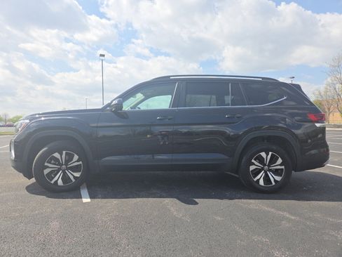 Used 2025 Volkswagen Atlas SE image 16