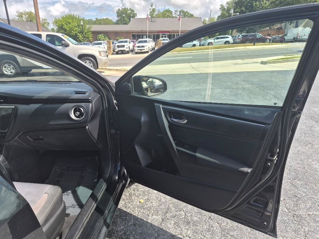 Used 2019 Toyota Corolla LE FWD image 13