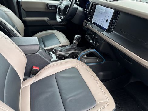 Certified 2023 Ford Bronco Wildtrak AWD/4WD image 16