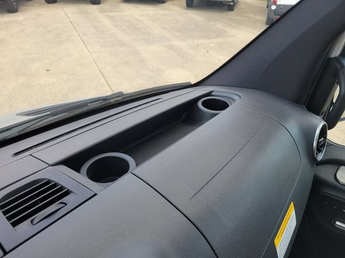 Used 2019 Mercedes-Benz Sprinter 170 image 55