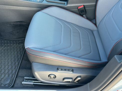 Used 2025 Volkswagen Jetta GLI Autobahn FWD image 15