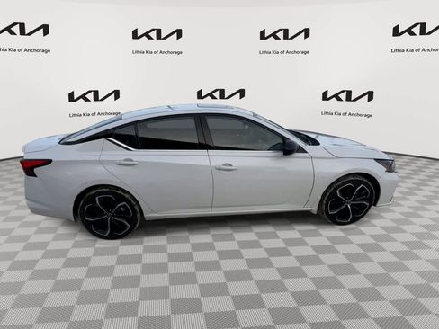 Used 2023 Nissan Altima 2.5 SR w/ SR Premium Package image 9