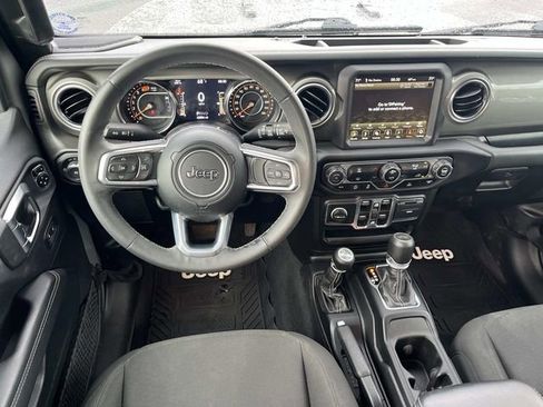 Used 2023 Jeep Wrangler Unlimited Sahara AWD/4WD image 12