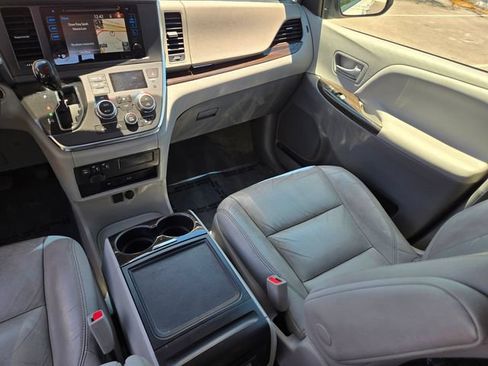 Used 2017 Toyota Sienna XLE Premium AWD/4WD image 18