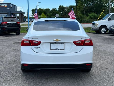 Used 2017 Chevrolet Malibu LT w/ Leather Package FWD image 7