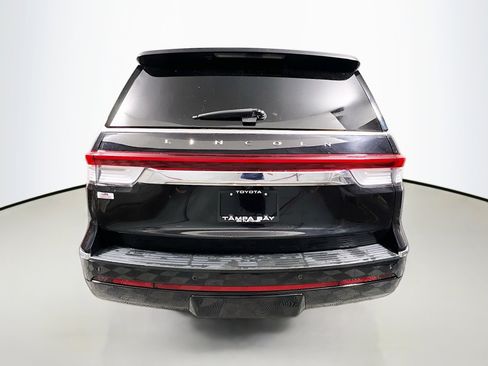 Used 2022 Lincoln Navigator Reserve image 6