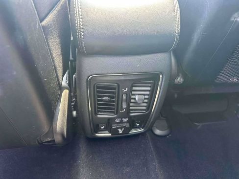 Used 2020 Jeep Grand Cherokee Overland AWD/4WD image 12