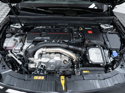 New 2026 Mercedes-Benz GLB 35 AMG 4MATIC image 9