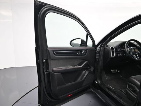 Used 2023 Porsche Cayenne GTS w/ Assistance Package AWD/4WD image 16